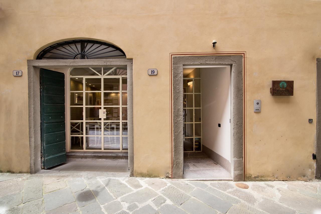 B&B Residenza Di Via Fontana Lucques Extérieur photo