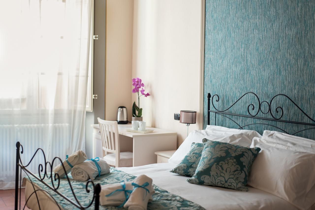 B&B Residenza Di Via Fontana Lucques Extérieur photo