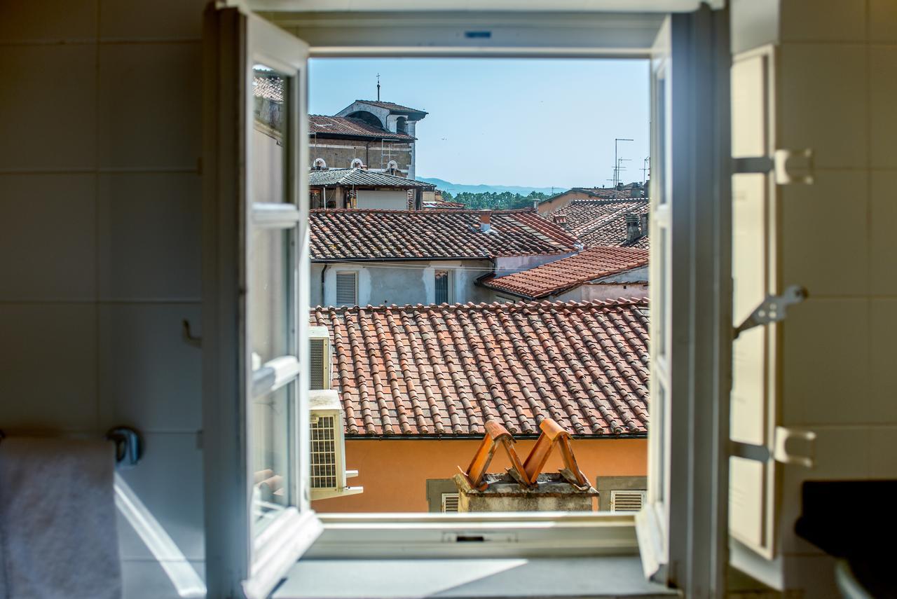 B&B Residenza Di Via Fontana Lucques Extérieur photo