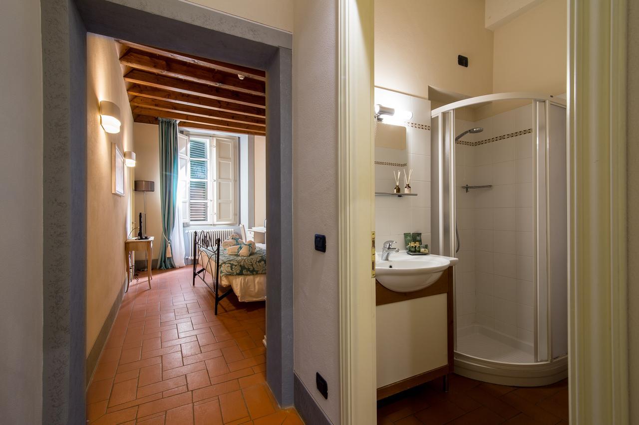 B&B Residenza Di Via Fontana Lucques Extérieur photo