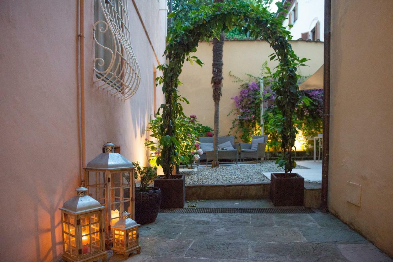 B&B Residenza Di Via Fontana Lucques Extérieur photo