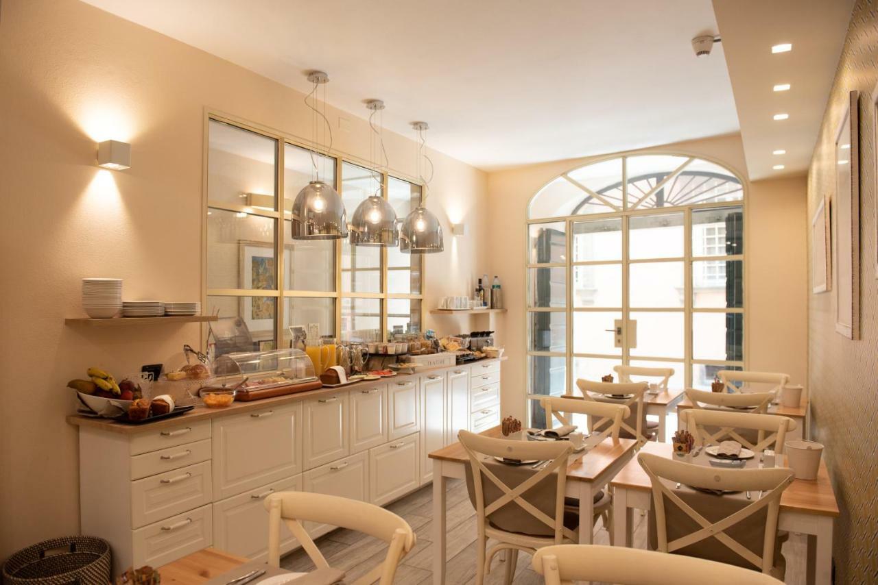 B&B Residenza Di Via Fontana Lucques Extérieur photo