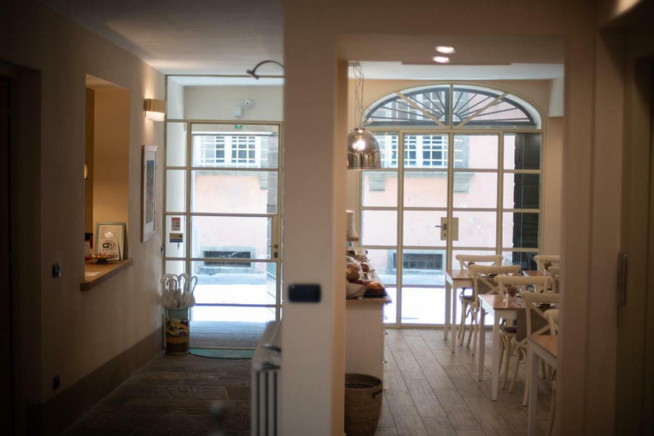 B&B Residenza Di Via Fontana Lucques Extérieur photo